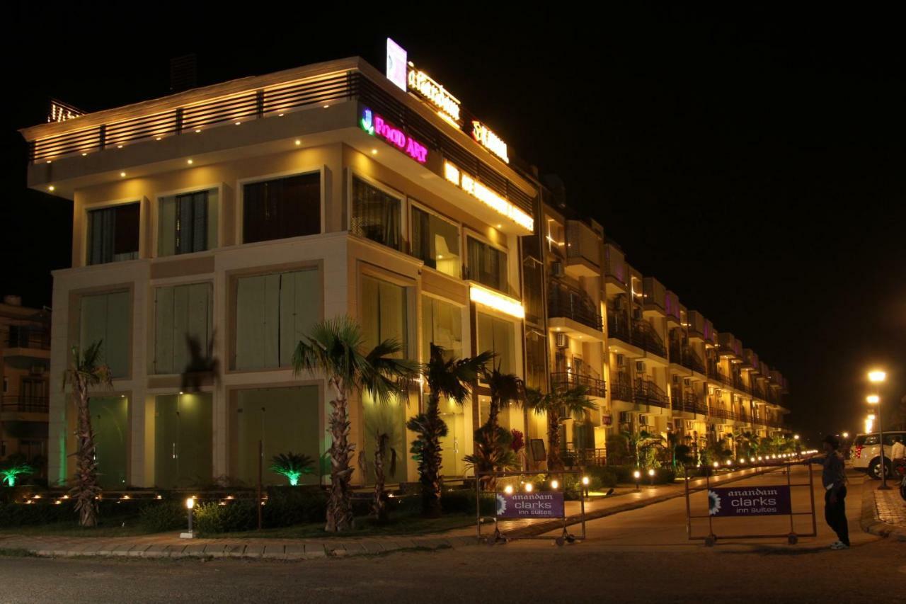 Anandam Clarks Inn Suites Vrindāvan Dış mekan fotoğraf