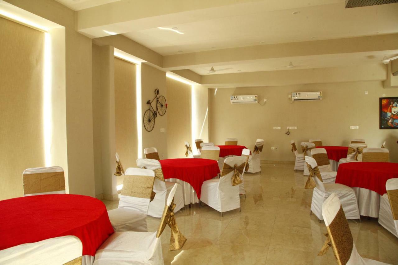 Anandam Clarks Inn Suites Vrindāvan Dış mekan fotoğraf